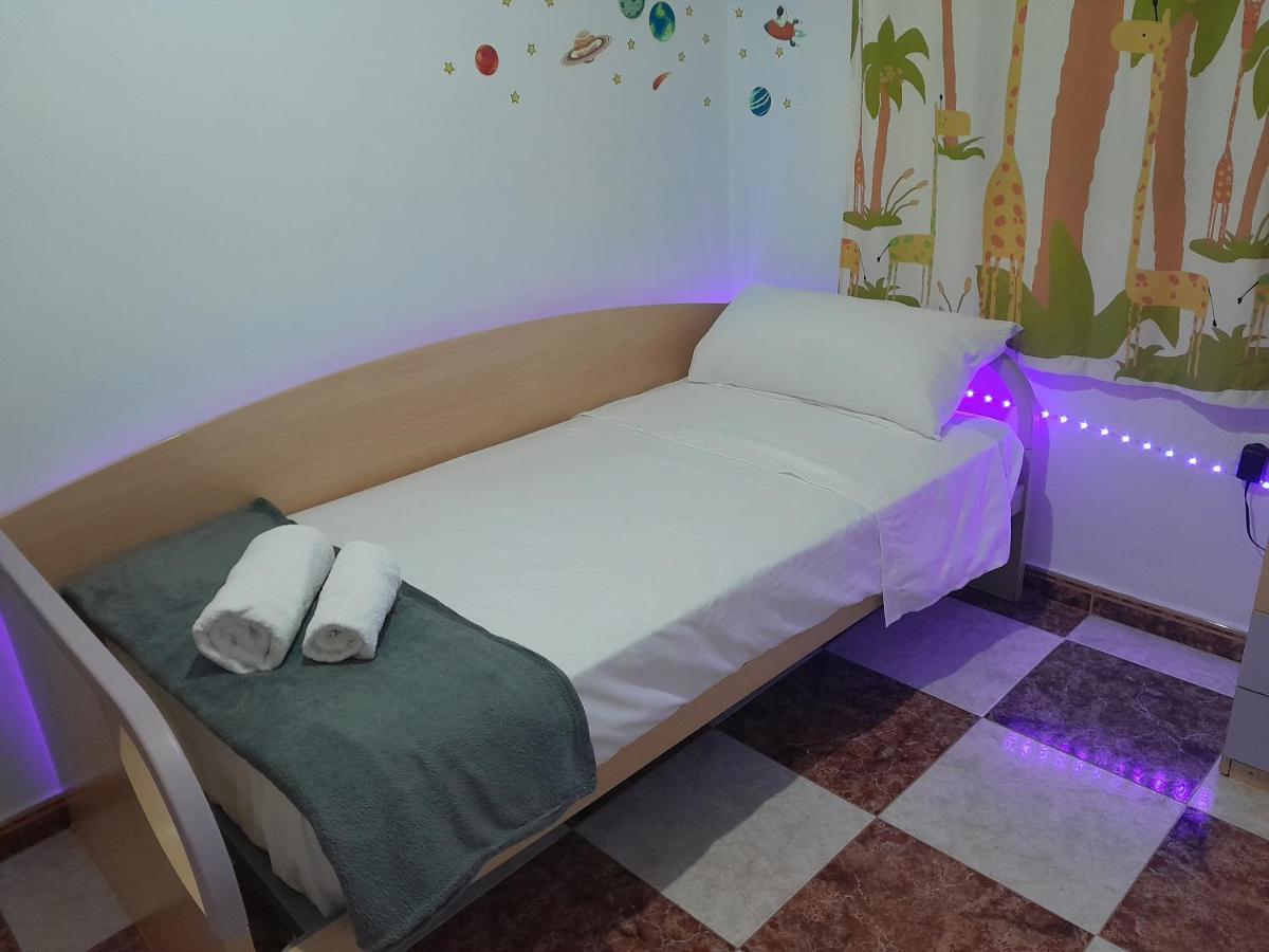 Disfruta De Un Barrio Tranquilo Apartment Alcala de Guadaira Bagian luar foto