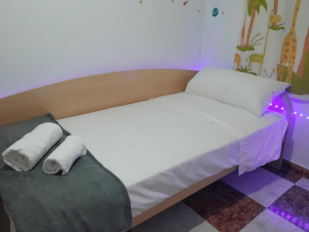 Disfruta De Un Barrio Tranquilo Apartment Alcala de Guadaira Bagian luar foto