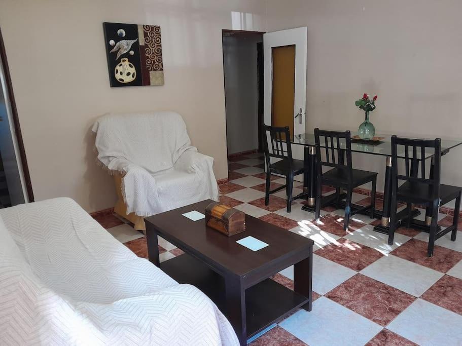 Disfruta De Un Barrio Tranquilo Apartment Alcala de Guadaira Bagian luar foto