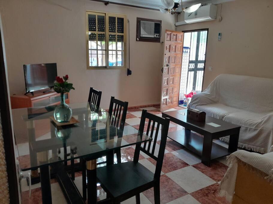 Disfruta De Un Barrio Tranquilo Apartment Alcala de Guadaira Bagian luar foto