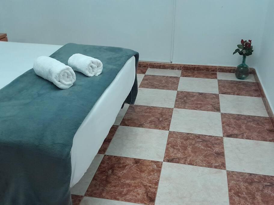 Disfruta De Un Barrio Tranquilo Apartment Alcala de Guadaira Bagian luar foto