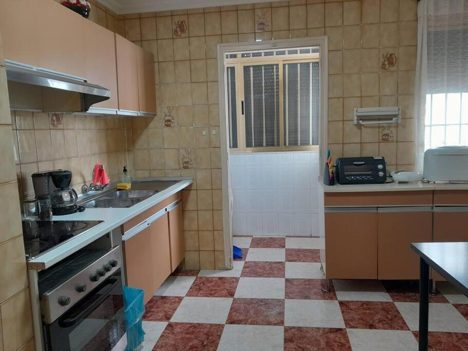 Disfruta De Un Barrio Tranquilo Apartment Alcala de Guadaira Bagian luar foto
