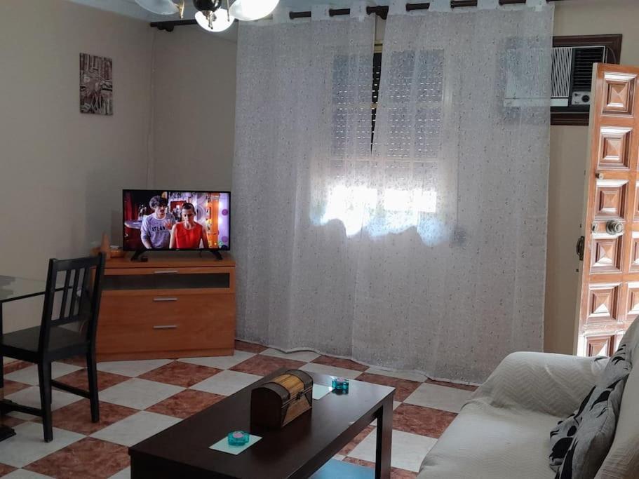 Disfruta De Un Barrio Tranquilo Apartment Alcala de Guadaira Bagian luar foto