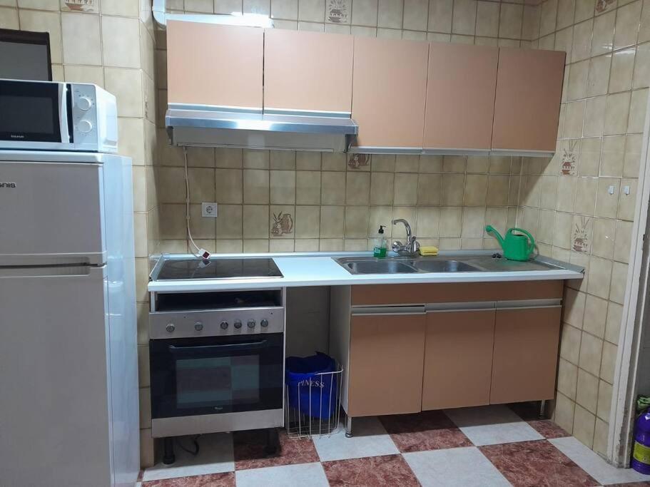 Disfruta De Un Barrio Tranquilo Apartment Alcala de Guadaira Bagian luar foto